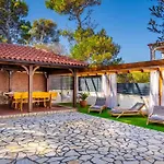 Quercus Apartment Vir