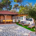Quercus Apartment Vir
