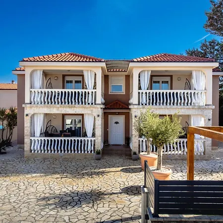 Апартаменты Quercus Вир