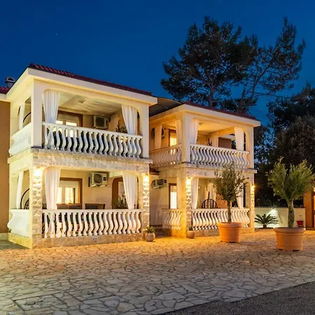 Апартаменты Quercus Вир