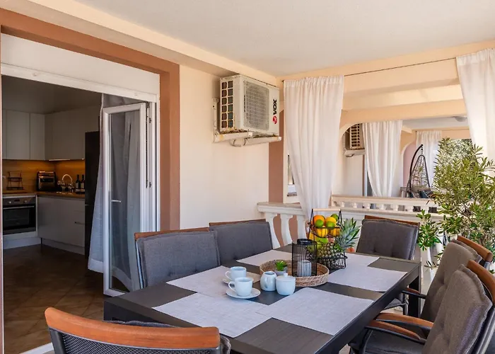 Quercus Апартаменты Вир