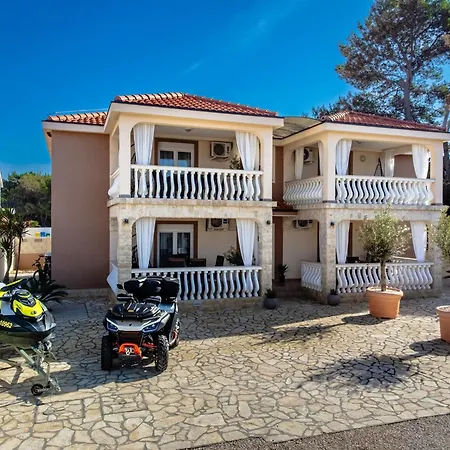 Quercus Apartment *