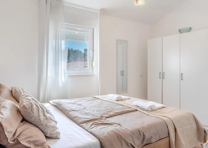 Quercus Apartmán Vir