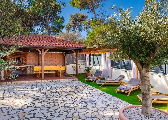 Quercus Apartmán Vir